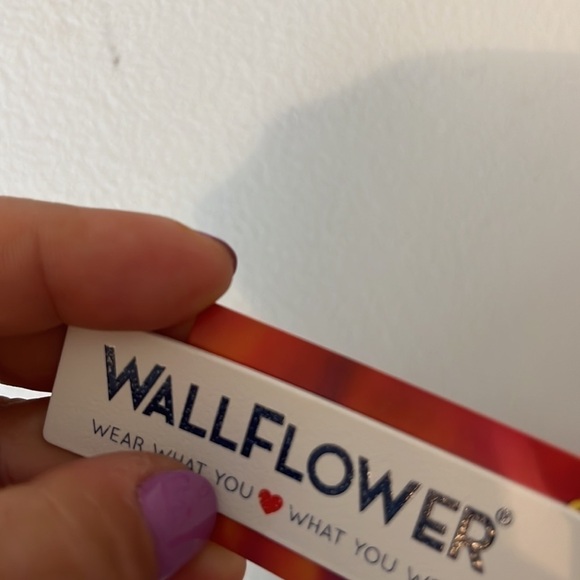 Wallflower Cream Floral Peplum Button Down Blouse.  Size Medium - Picture 9 of 9